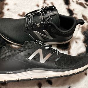 New Balance Men's Black and Silver Sneakers